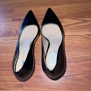 Pre-owned. Black BCBG Generation Heeled Pumps. Size 9 1/2. Worn once.